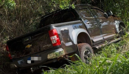 Colisão entre caminhonete e caminhão deixa feridos leves na PR-566 