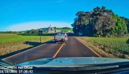 Motorista é flagrado dirigindo em zigue-zague e invadindo pista contrária na PR-473