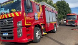 Casa de madeira fica destruída após incêndio no bairro São Miguel 