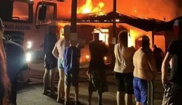 Homem é preso após incendiar casa da família e ameaçar companheira