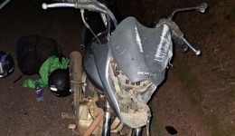 Queda de motocicleta deixa dois feridos