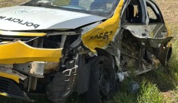 Homem colide carro com viatura durante fuga e deixa policial ferido