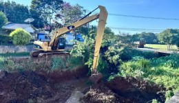 Prefeitura inicia desassoreamento do Rio Lonqueador que seguirá pelos próximos meses