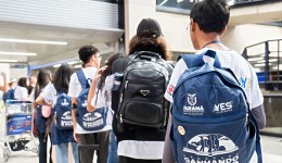 Mais de 1,2 mil estudantes paranaenses embarcam para intercâmbio pelo Ganhando o Mundo