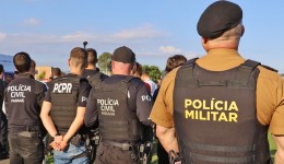 PCPR e PMPR apreendem quase 900 quilos de maconha e arsenal em depósito clandestino