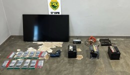 Polícia Militar recupera objetos furtados e apreende drogas, munições e eletrônicos em operação conjunta