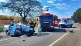 Mãe e filha de 14 anos morrem em acidente na PR-323