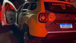 Homem com mandado por roubo e furto é preso, após resistir e desacatar policiais