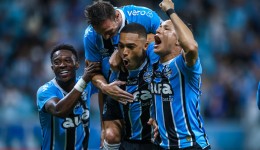 Grêmio vence Palmeiras de virada e ainda sonha com G-8 no Brasileirão