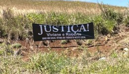 Família de casal morto em acidente na BR-163 coloca faixa pedindo justiça