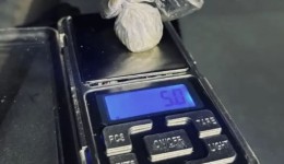 Casal é flagrado com drogas