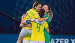 Brasil goleia a Itália e avança para mata-mata na Copa do Mundo Feminina de Futsal