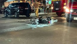 Colisão entre motocicleta e caminhonete deixa uma pessoa ferida