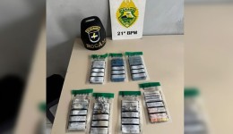 ROCAM apreende 46 pedras de crack e detém duas pessoas no bairro