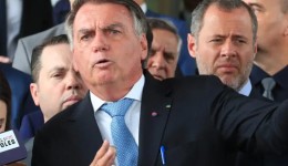 Bolsonaro tem perda de equilíbrio por medicamentos e Michelle afirma: “Riscos reais de morte”