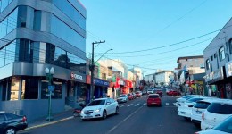 Comércio pode atender até as 21h30 hoje, confira os horários especiais de expediente durante o período de final de ano