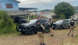 Polícia Militar desarticula ponto de tráfico de drogas e apreende armas