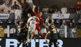 Santos domina mistão do São Paulo na Vila e volta a vencer após quatro partidas