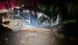 Colisão frontal deixa três feridos na PR-886