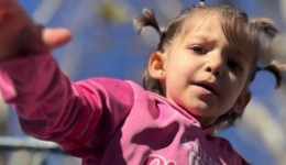 Menina vítima de golpe com inteligência artificial morre aos 3 anos