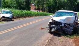 Colisão entre dois veículos deixa três pessoas feridas na PR-475