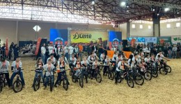 Clube da Bezerra incentiva crianças na atividade leiteira e premia os "Pequenos Produtores"