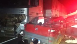 Grave colisão entre três veículos deixa dois mortos e sete feridos no Paraná