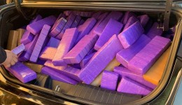 PRF apreende mais de 270 kg de maconha em abordagem a carro no Oeste do Paraná