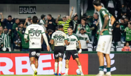 Coritiba vence a Chapecoense e ganha fôlego na luta contra o rebaixamento