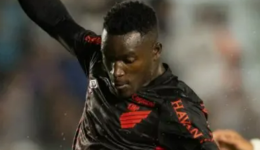 Viveros marca duas vezes e Athletico-PR vence o Santos na Vila Belmiro
