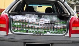 Veículo carregado com 750 pacotes de cigarros é apreendido na PR-182