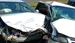 Casal de idosos morre após colisão entre dois carros na PR-281