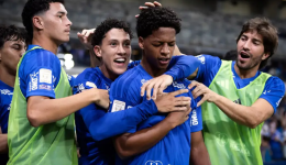 Cruzeiro vence São Paulo e entra no G-4 do Brasileirão