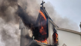 Igreja Matriz pega fogo após o término de missa