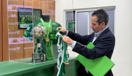 Médico colombiano que atendeu vítimas da tragédia da Chapecoense visita Arena Condá