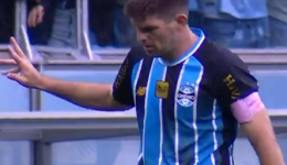 Kannemann é expulso após gesto de roubo em Grêmio x Cruzeiro