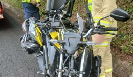 Acidente entre caminhão e moto deixa dois feridos na PR-483