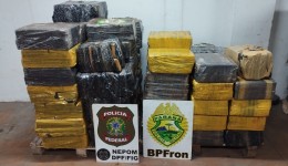 BPFRON e PF apreendem mais de uma tonelada de maconha em porto clandestino em Santa Helena