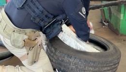PRF encontra mais de 3 mil ampolas de emagrecedores escondidas em pneus de carro na BR-277