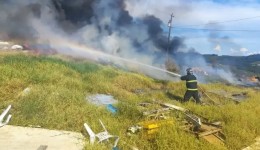 Indústria de recicláveis é atingida por incêndio