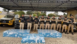 Caminhonete com 18,4 mil maços de cigarros é apreendida após perseguição