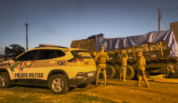 Perseguição termina em apreensão de caminhão com carga irregular na fronteira