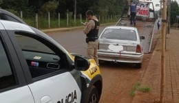 Homem é conduzido por porte de drogas e direção sem CNH