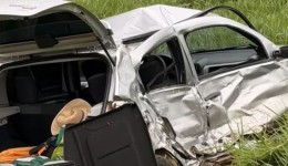 Acidente envolve dois carros e motocicleta na BR-373