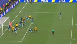 Equador vence Alemanha de virada e avança ao mata-mata