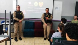 PM realiza palestra sobre violência em escola