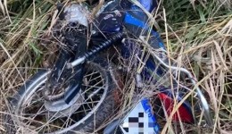 Polícia Militar recupera motocicleta furtada escondida em área de vegetação