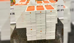 Família é flagrada com mais de 100 iPhones escondidos em malas no aeroporto 