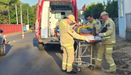 Acidente em frente ao quartel dos bombeiros deixa dois feridos