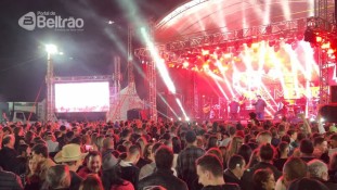 César Menotti e Fabiano emocionam público em noite de festa em Campo Erê